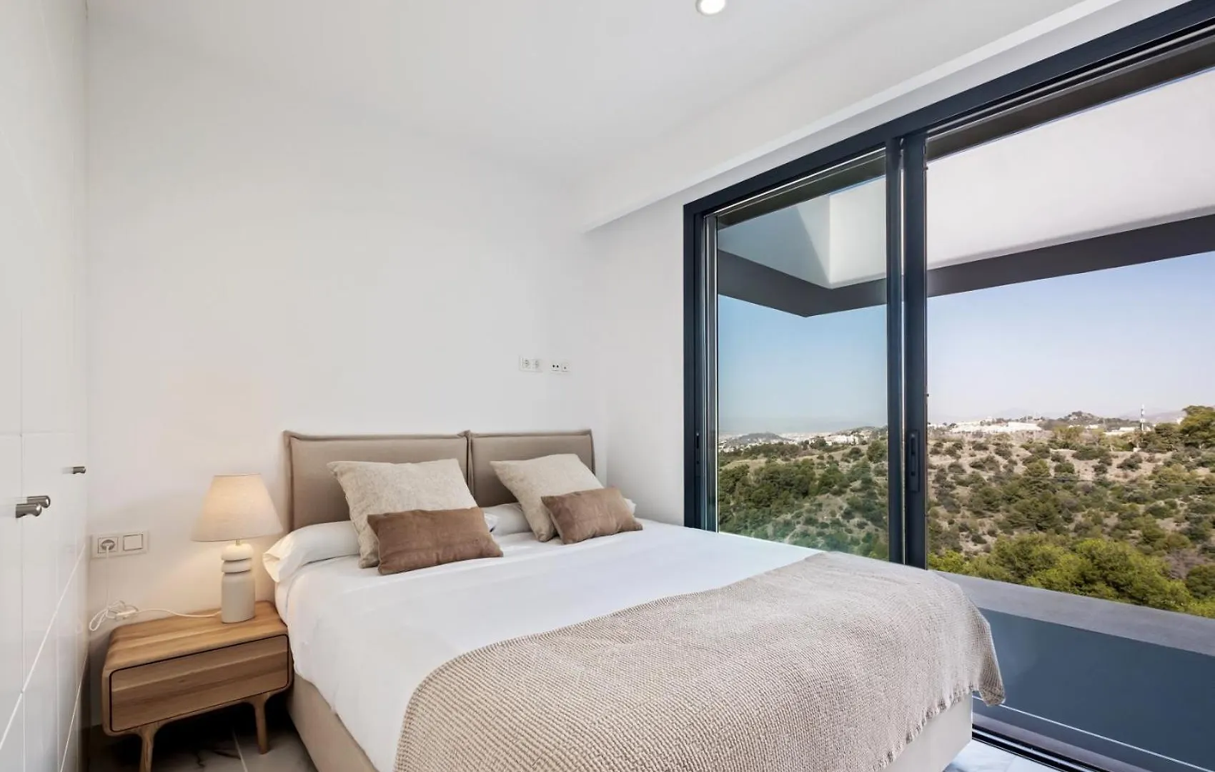 Villas Pinares De San Anton - Sea, City, Mountain Views, Close To Beach, Bbq Malaga Spain