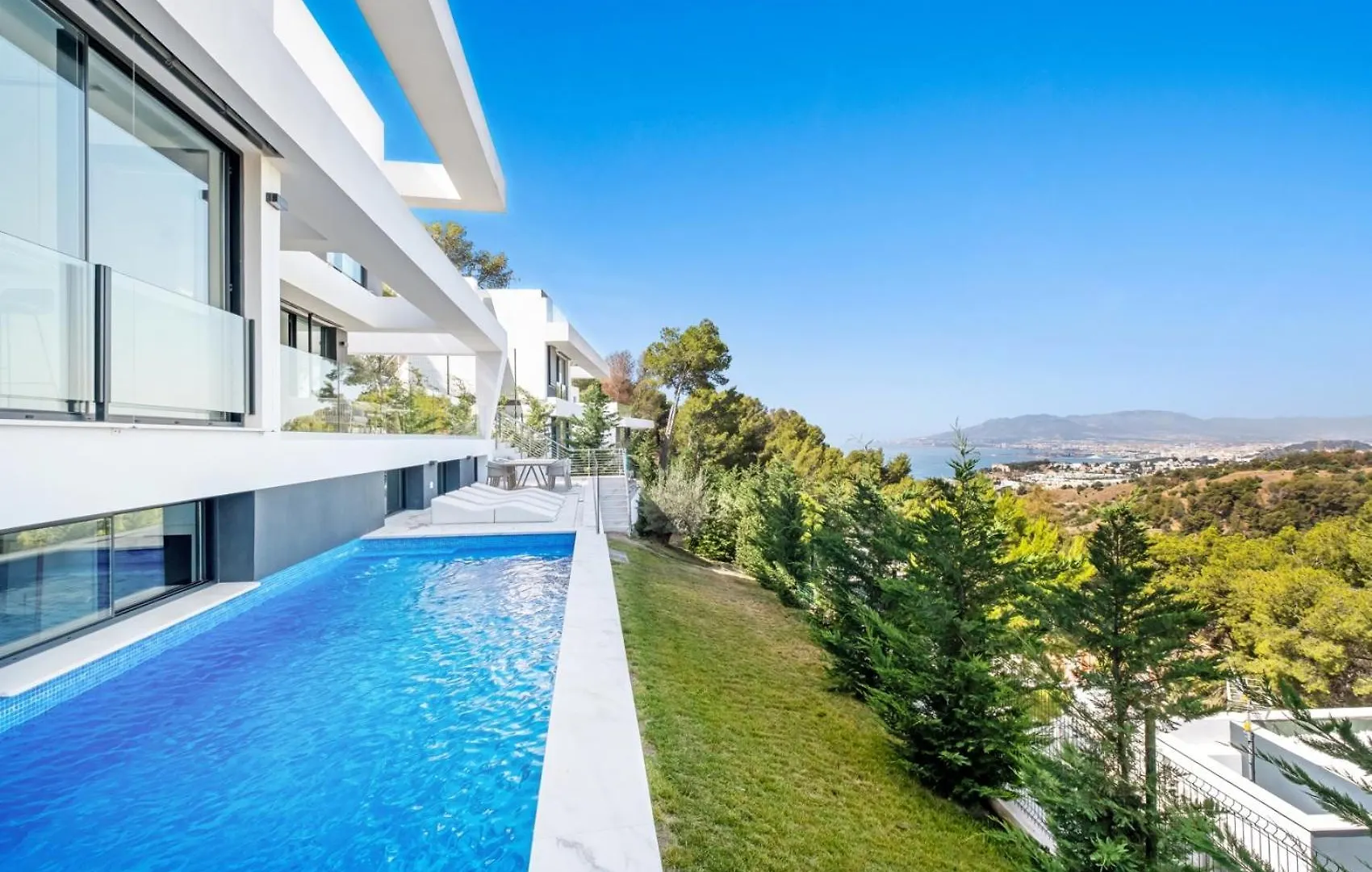Villas Pinares De San Anton - Sea, City, Mountain Views, Close To Beach, Bbq Malaga